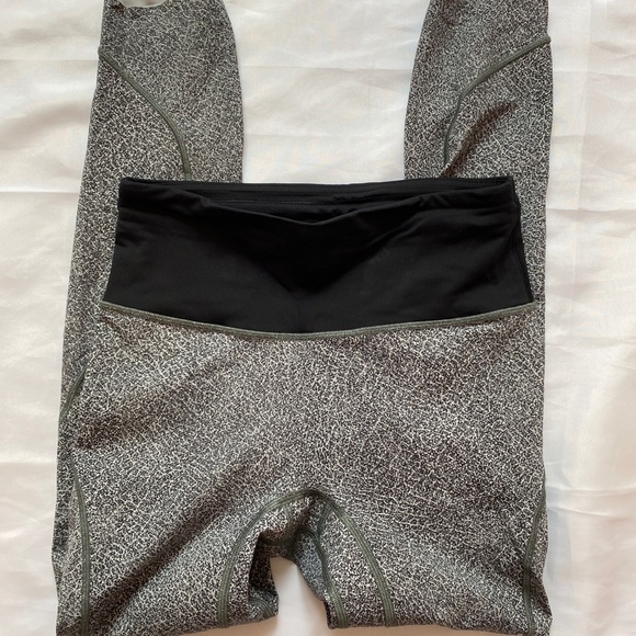 Nulux lulu leggings 7/8 size 4 - Picture 2 of 3